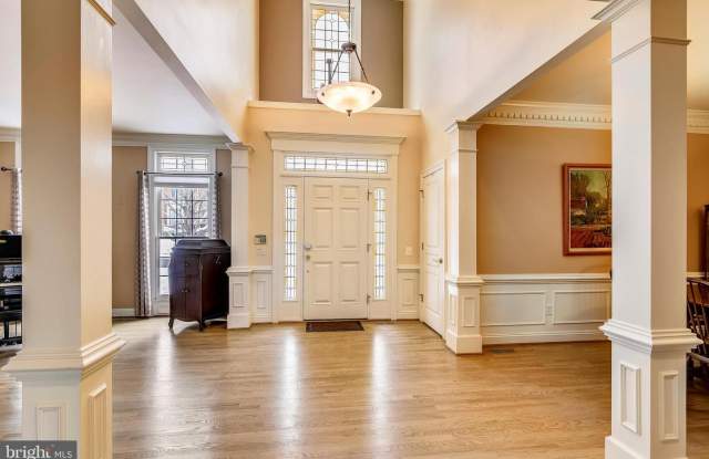 5250 WINTER VIEW DR Gallery 2