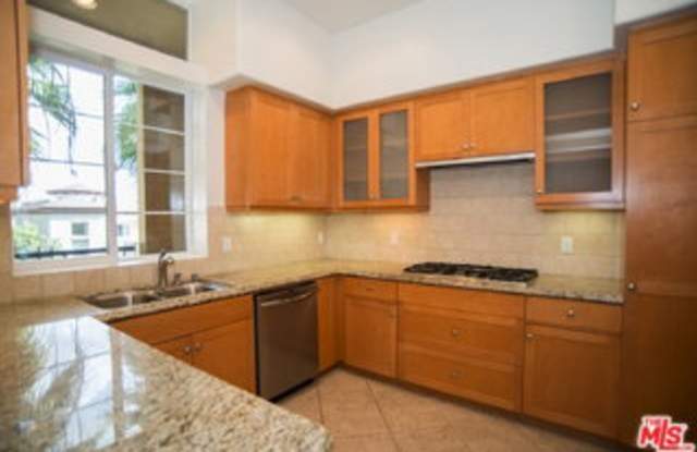 5831 Seawalk Drive Gallery 3
