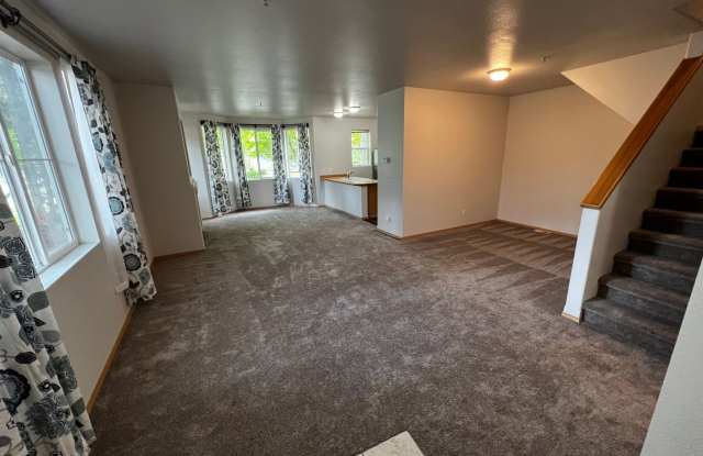 DuPont, end unit, 3 bedroom, 2.5 bath Townhome photos photos