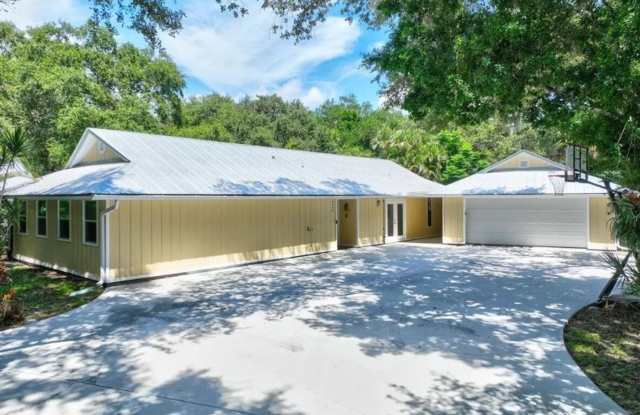 3/2 POOL home in Harbor Estates Stuart--Lots of Parking! - 6750 Southwest Gaines Avenue, Martin County, FL 34997