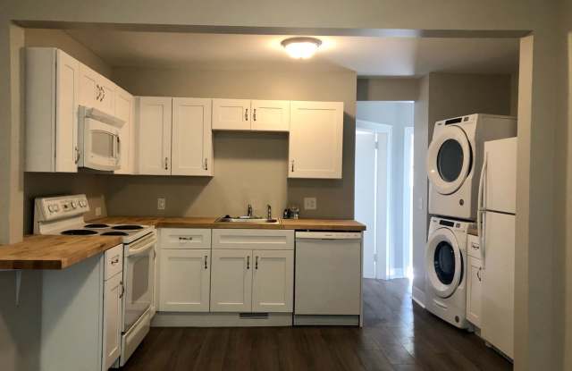 3 Bedroom Duplex in Madison $1700/mo. $1700 Deposit. photos photos