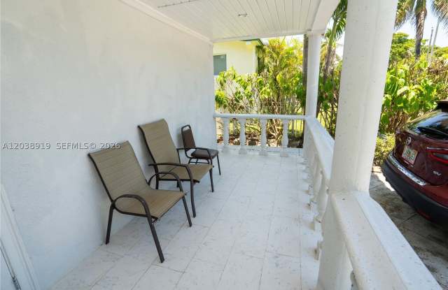 16990 NE 5th Ct Gallery 2