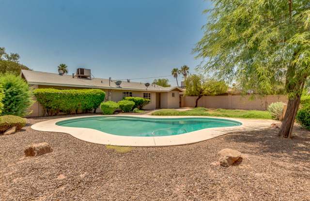 EXCELLENT 3 BEDROOM, 2 BATH HOME WITH LARGE BACKYARD  POOL IN TEMPE! - 550 West 19th Street, Tempe, AZ 85281