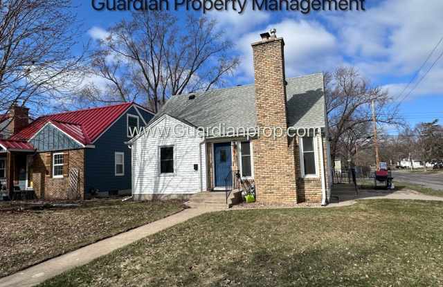 St Louis Park Single Family Home, Fenced In yard, Washer/Dryer, 1 Car Garage photos photos