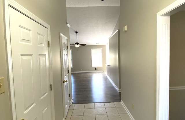 SHORT TERM RENTAL 5-6 months  Ranch home in Hamburg area, easy access to Hamburg & interstate    20261001 Gallery 3