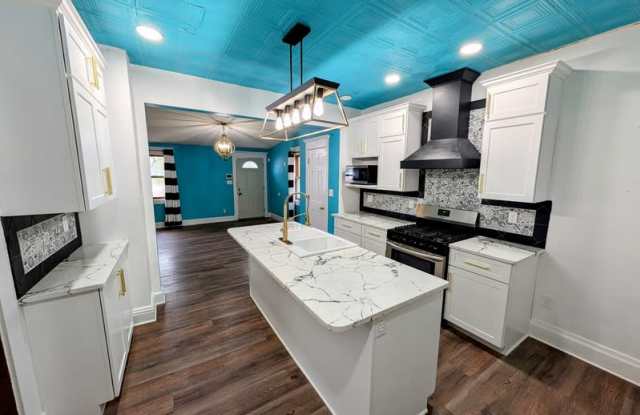 517 1st Avenue West Gallery 3