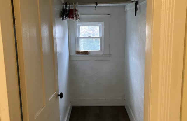 2805 Monroe Avenue - 2805 Monroe Avenue, Cleveland, OH 44113