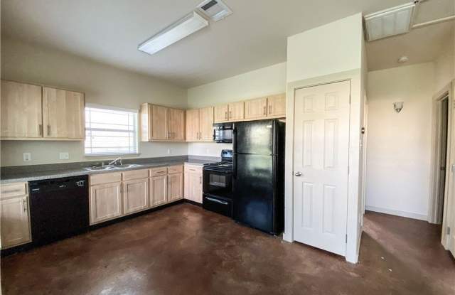 1102 W 16th Street - 1102 West 16th Street, Cameron, TX 76520