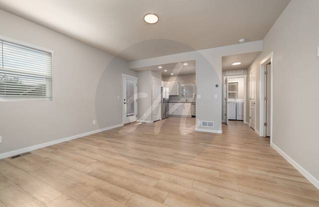 Modern Living Townhome In Palomino Ranch! Gallery 4