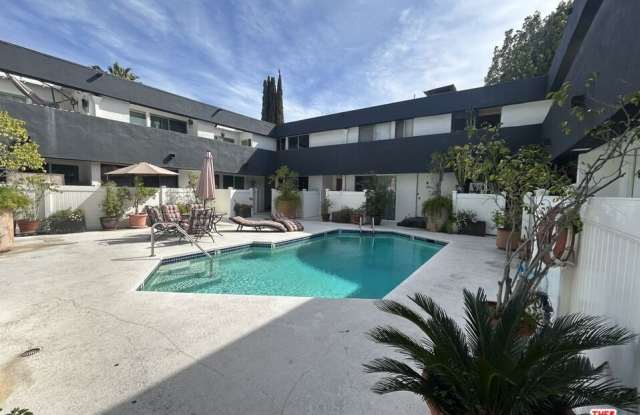 5142 Zelzah Ave photos photos