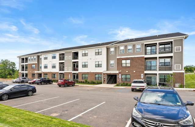 Stunning New Construction with Clubhouse Amenities Gallery 3