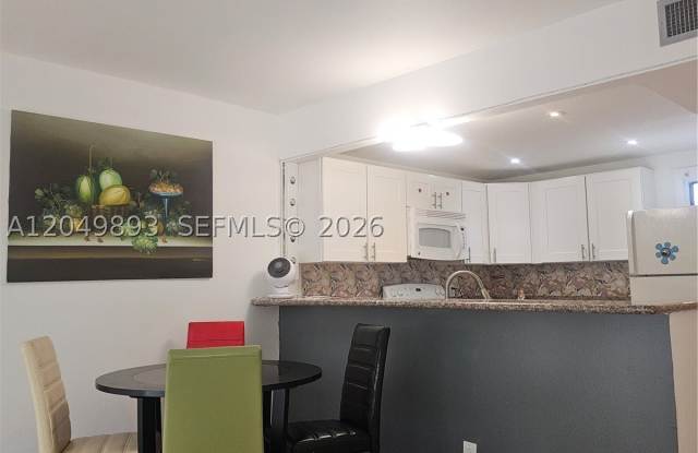 20400 W Country Club Dr Gallery 3
