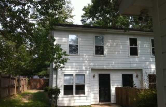 Duplex on Knollwood Gallery 1