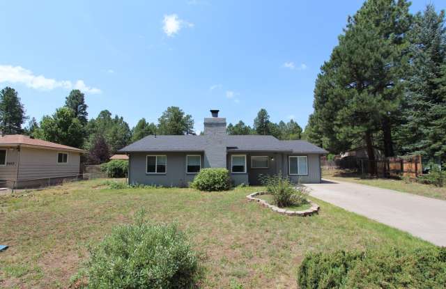 3-Bedroom Home in Bow & Arrow Acres | Large Yard + Wood-Burning Fireplace Gallery 3
