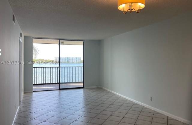 117 Lake Emerald Dr Gallery 4