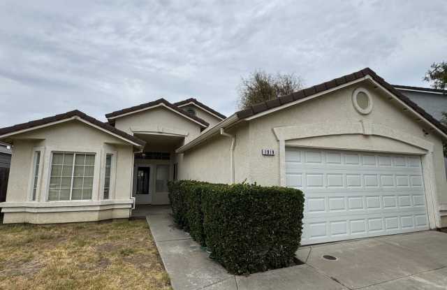 Four Bedroom, Two Bathroom Home In Weston Ranch photos photos