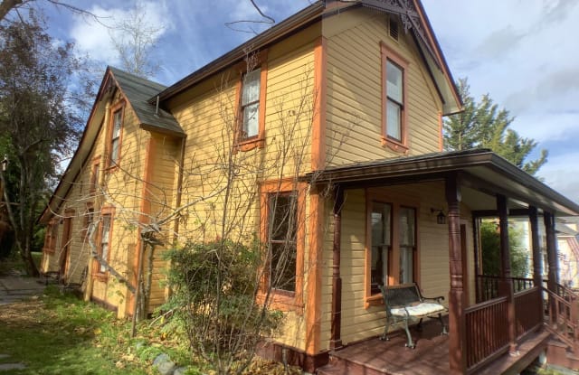 247 N Second St - 247 North 2nd Street, Ashland, OR 97520
