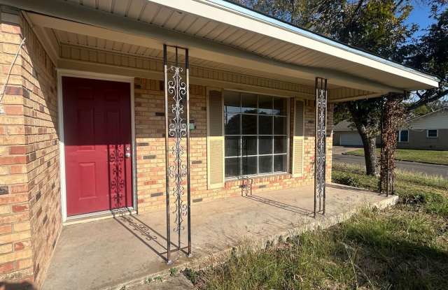 Updated Spacious Home - 901 North 66th Street, Waco, TX 76710