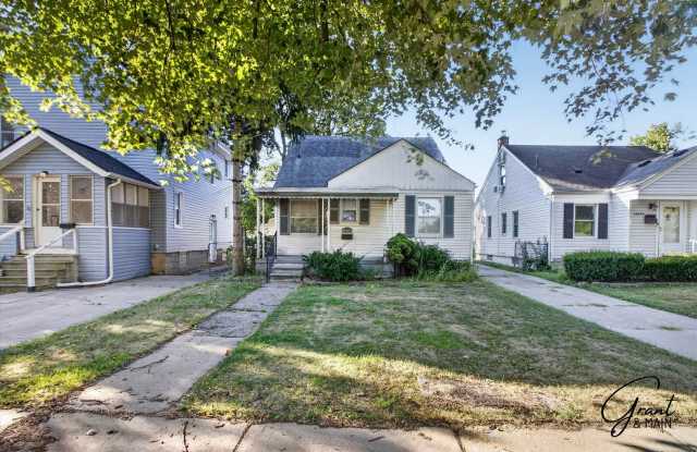 $1,400 3 Bedroom - 1 Bath - Redford Gallery 1