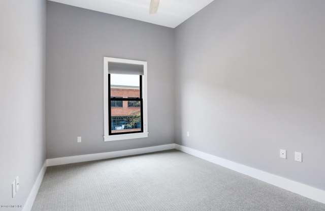 44 Greenwich Avenue Gallery 3