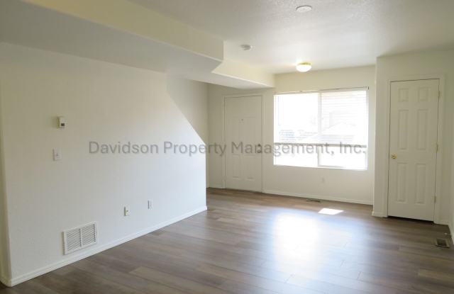 Great 3 Bedroom Condo in the Briargate Area Gallery 4
