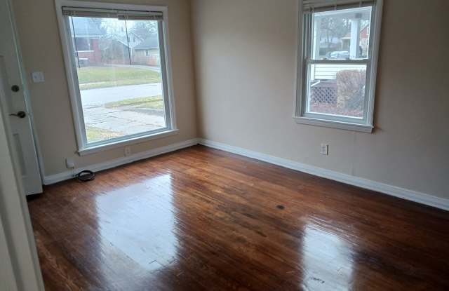 RARE VACANCY - CUYAHOGA FALLS.  A NICE 3 BEDROOM RANCH ON A QUIET ST. Gallery 4