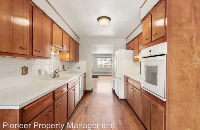 2512 Iris St Gallery 4
