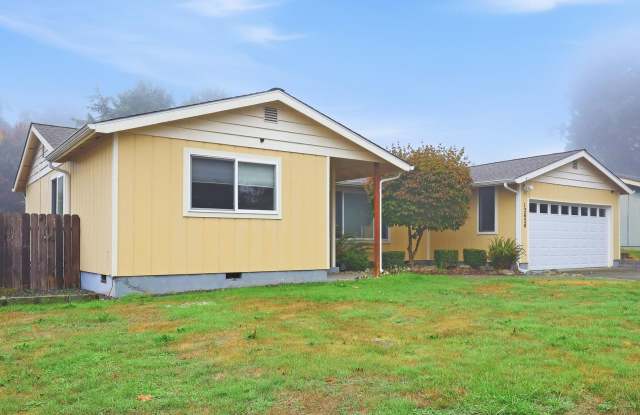 Spacious Puyallup Home with Bonus Room, Patio & Car Garage Gallery 3