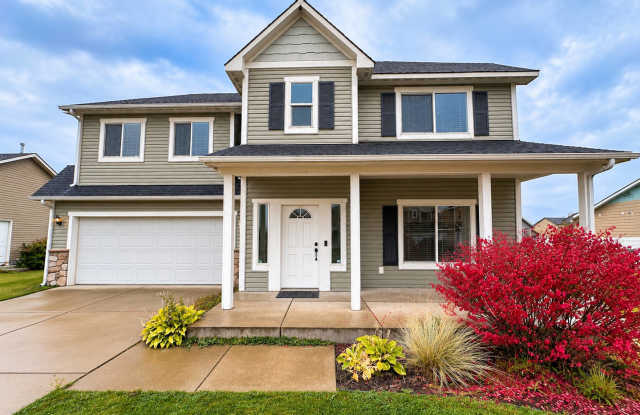 4 Bed, 2.5 Bath Home with Attached Garage Gallery 1