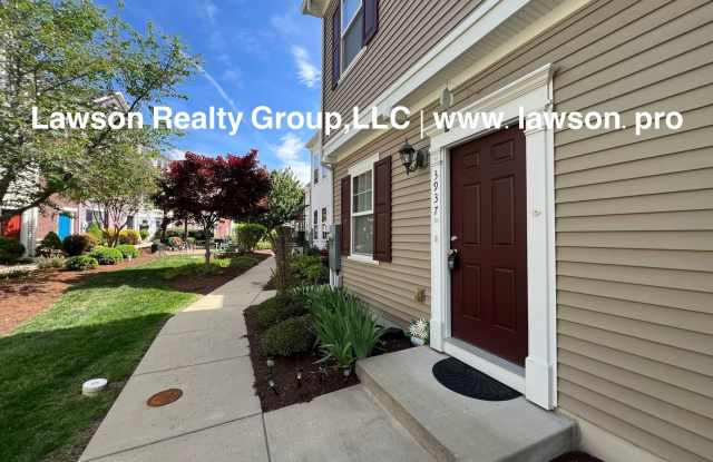 Luxurious Colonial Green Townhome with Garage photos photos