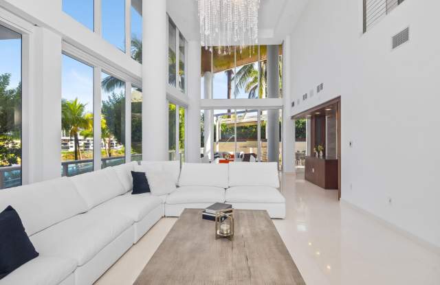 1000 S Ocean Boulevard Gallery 3