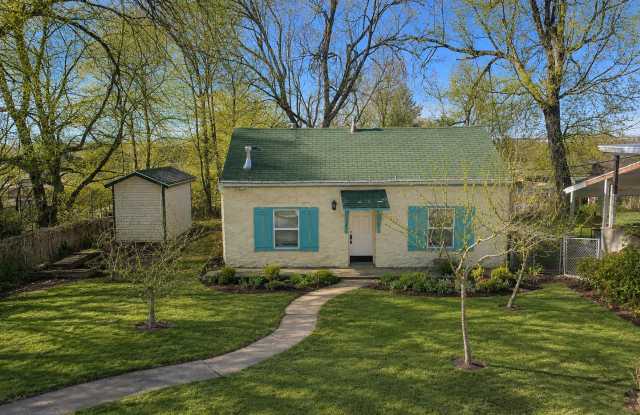 Charming 2-Bedroom Home with Private Patio and Garden Beds in Centerville photos photos