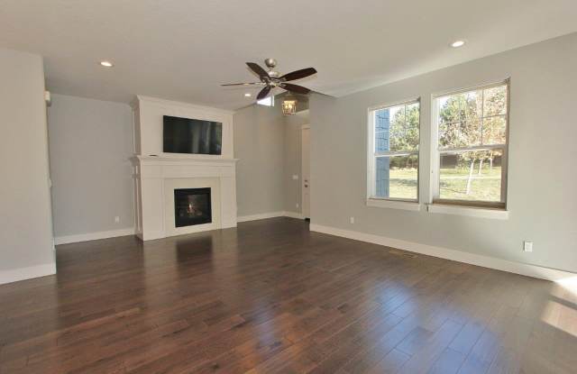 Immaculate Home in Harris Ranch Gallery 4