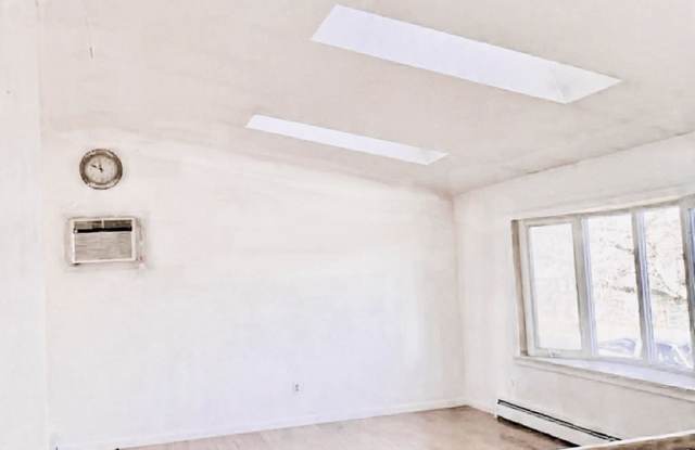 105 Pheasant Road - 105 Pheasant Road, West Haven, CT 06516