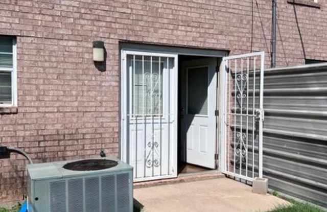 3 BED, 1.5 BATH TOWNHOUSE Gallery 3