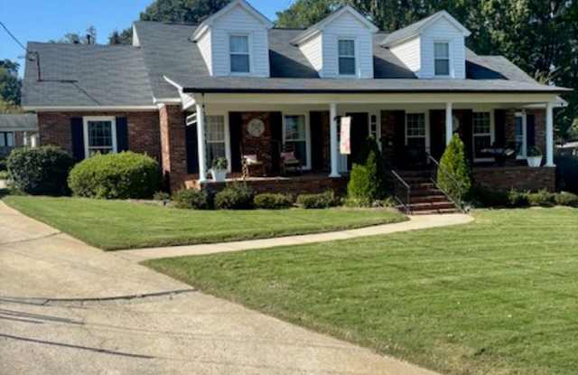 Coming Soon!! Furnished Rental Close to the Augusta National Golf Course Gallery 1