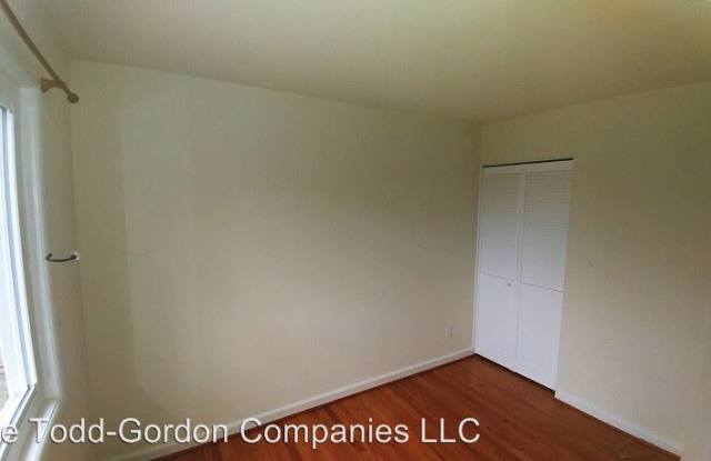 405 Torrington Place Gallery 4