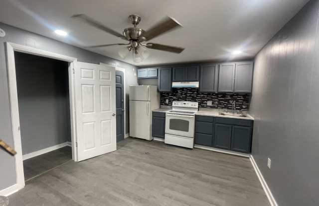 152 South Pine Street - 4 photos photos