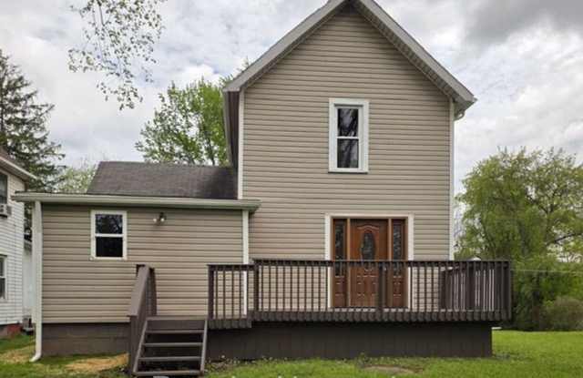 3 Bed Home with Hardwood Floors & Rear Deck – $1,495/mo photos photos