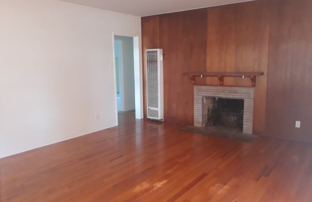 4470 Elenda Street Gallery 3