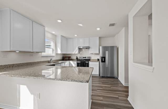 Room in 4 Bedroom Home at Pico Pico St photos photos Room in 4 Bedroom Home at Pico Pico St photos photos