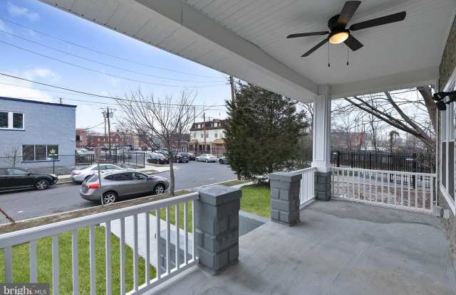 2900 7TH STREET SE Gallery 4