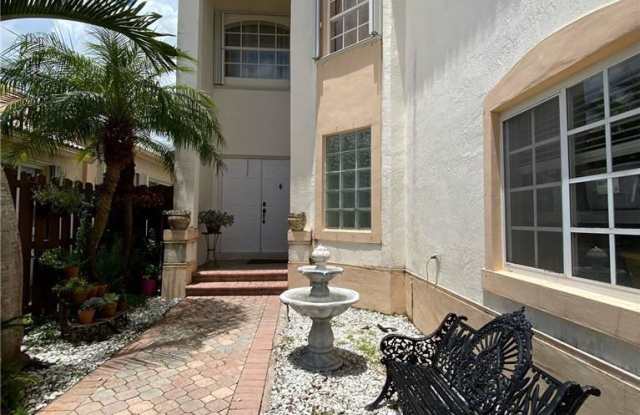 10747 Northwest 70th Terrace Gallery 1