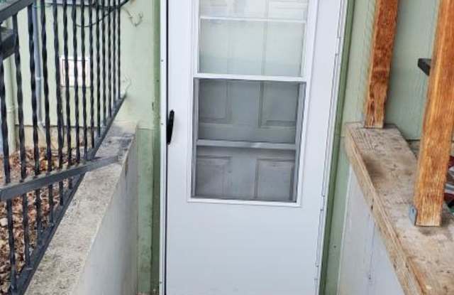 332 1/2 Monroe Street photos photos