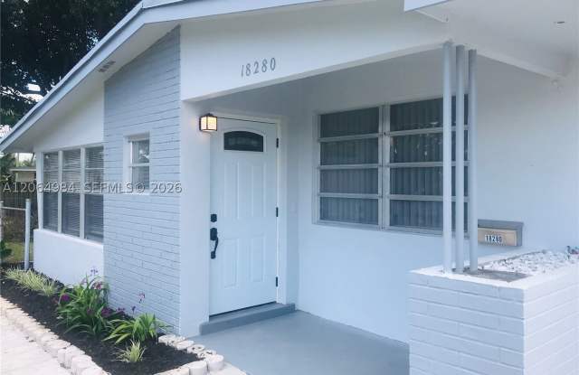 18280 S Glades Dr Gallery 2