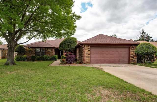 8966 Hialeah Circle S - 8966 Hialeah Circle South, North Richland Hills, TX 76182