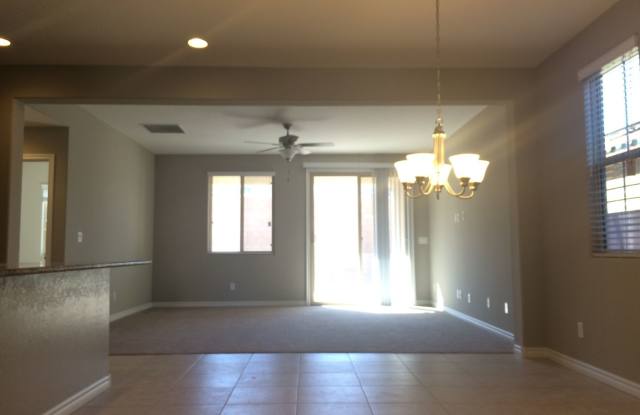 2 Master Suites with 2 Master Bathrooms (1 upstairs & 1 downstairs). 2 Laundry areas. Gated Community of Southern Highland Gallery 3