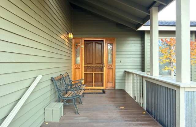 SEASONAL FURNISHED SHORT TERM RENTAL Offering Great Vibe! ALL UTILITIES PAID BY THE SELLER... Gallery 4