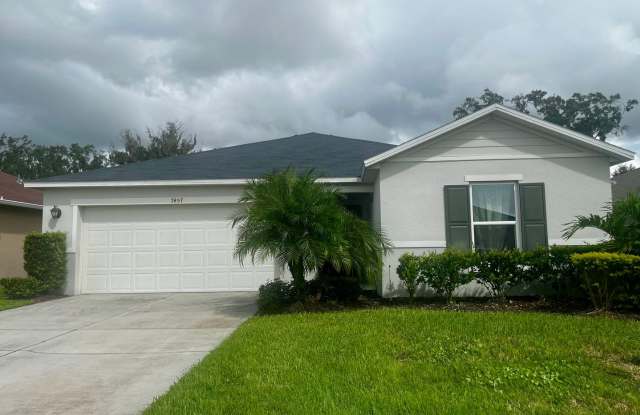 Spacious 3-Bed, 2-Bath Fully Gated Home in Lakeland photos photos