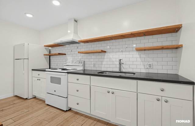Charming 2BR Duplex in Long Beach Gallery 1
